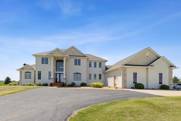 $925,000 | 23535 York Road, Hutchinson, MN 55350
