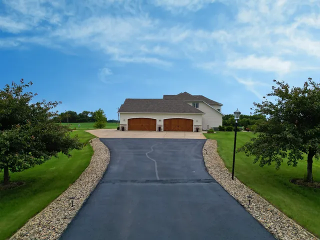 $925,000 | 23535 York Road, Hutchinson, MN 55350