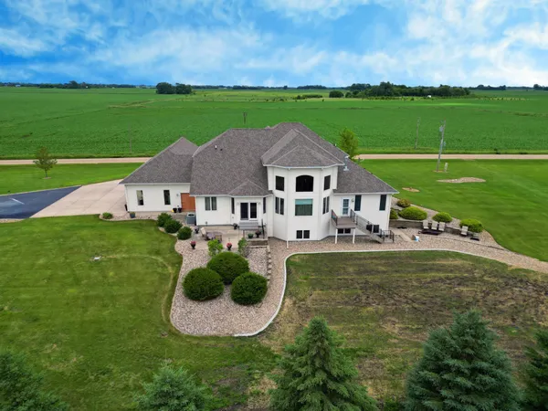 $925,000 | 23535 York Road, Hutchinson, MN 55350