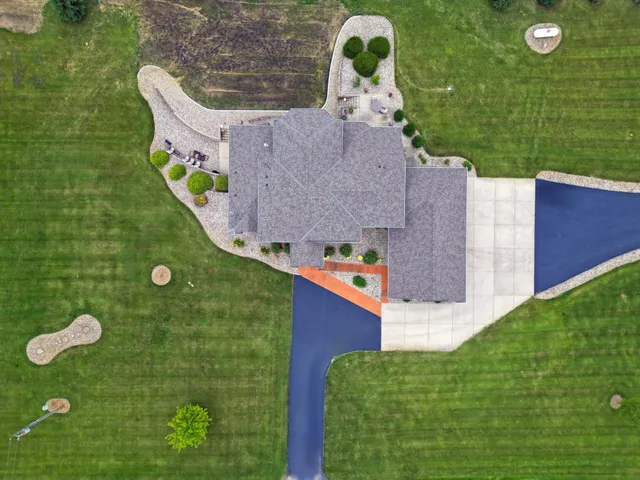 $925,000 | 23535 York Road, Hutchinson, MN 55350