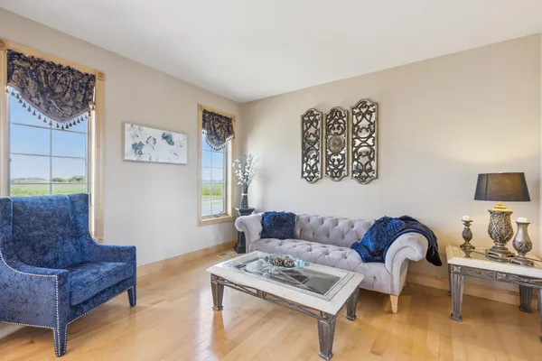 $925,000 | 23535 York Road, Hutchinson, MN 55350