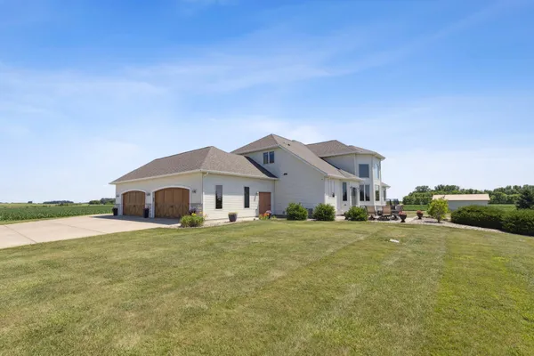 $925,000 | 23535 York Road, Hutchinson, MN 55350