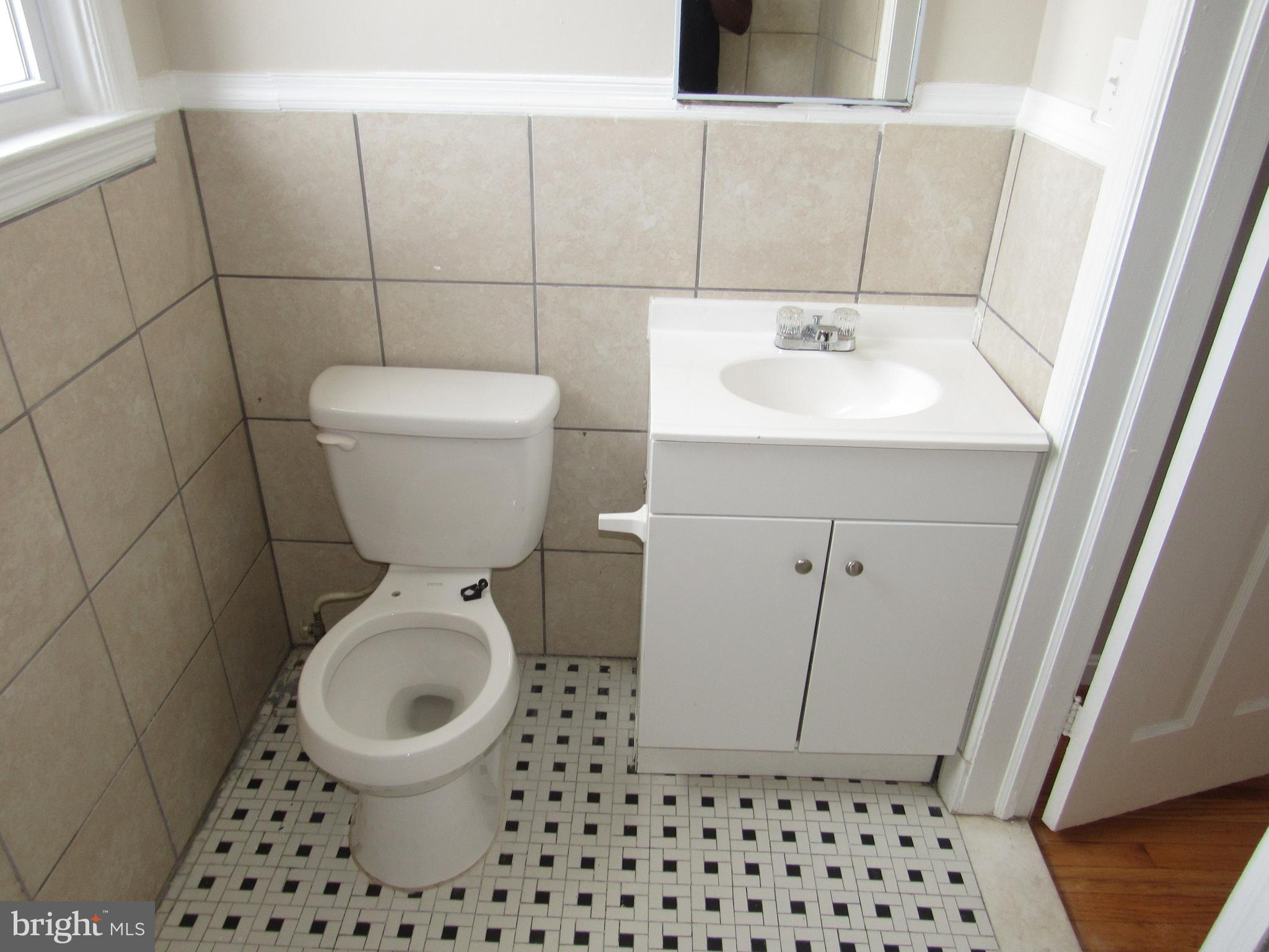 3551 Juneway Baltimore, MD 21213 - Photo 13 of 21 Bath