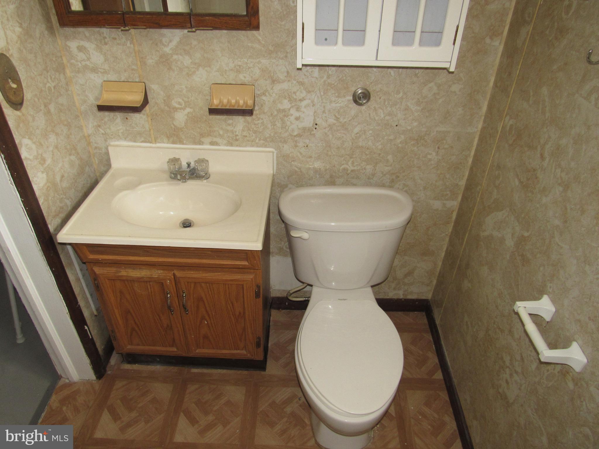 3551 Juneway Baltimore, MD 21213 - Photo 21 of 21 Bath