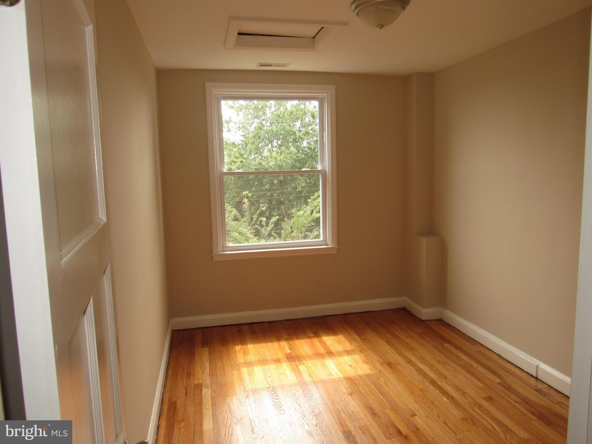 3551 Juneway Baltimore, MD 21213 - Photo 9 of 21 Interior (General)