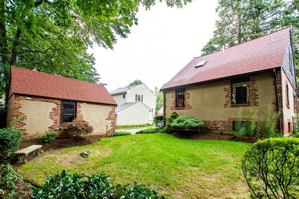 32 Wetherbee Road Waltham, MA 02453 - Photo 6 of 28 Gallery Image 6
