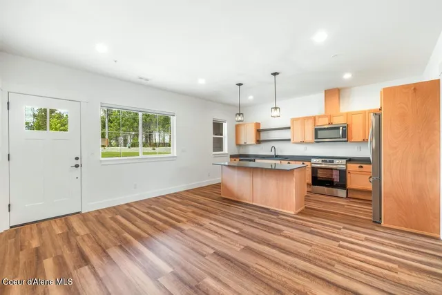 $299,500 | 50 Carnelian Avenue, Unit 102, Ponderay, ID 83852