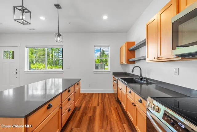 $299,500 | 50 Carnelian Avenue, Unit 102, Ponderay, ID 83852