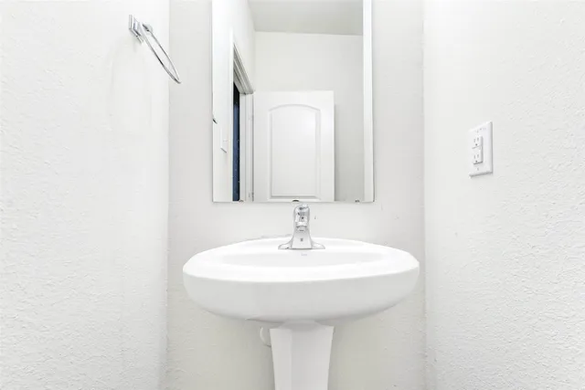 $235,000 | 2098 Saras Way, Brookshire, TX 77423