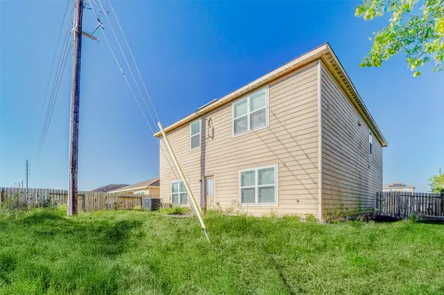 $235,000 | 2098 Saras Way, Brookshire, TX 77423