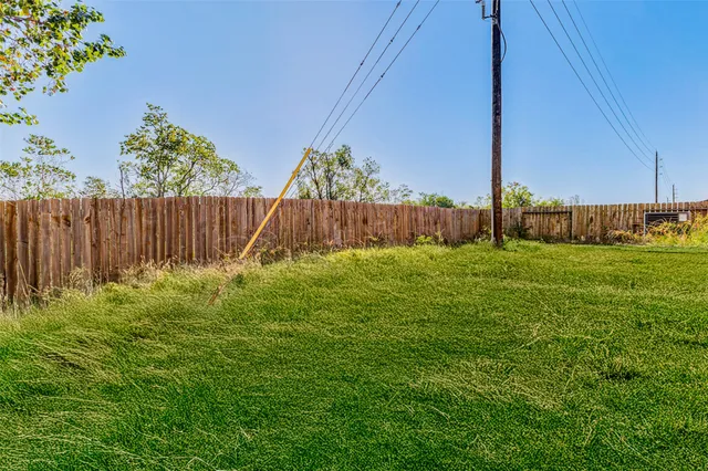 $235,000 | 2098 Saras Way, Brookshire, TX 77423