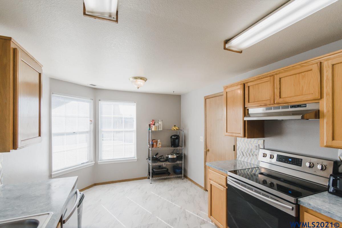 1033 B Loop Lebanon, OR 97355 - Photo 11 of 42