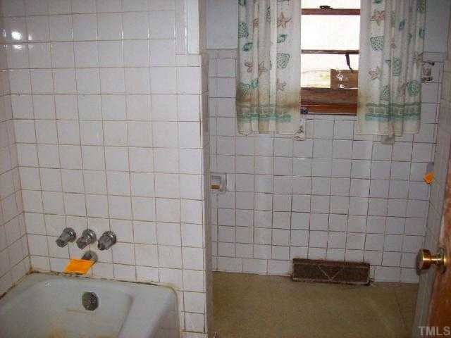 525 Pulliam-Tingen Mine Road Roxboro, NC 27574 - Photo 7 of 9 a bathroom with a tub and a sink