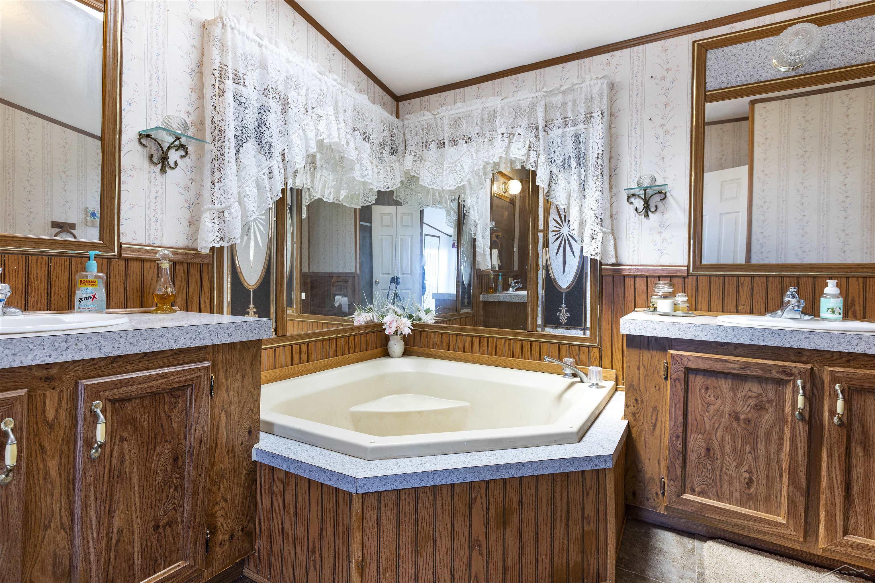 910 South Garfield Road Linwood, MI 48634 - Photo 15 of 54