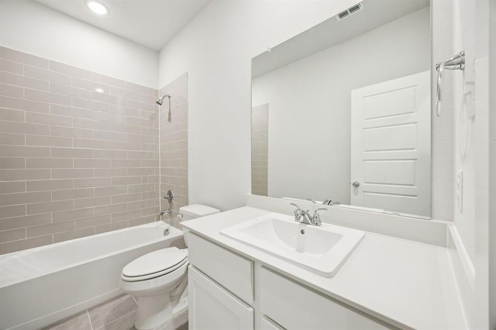 1128 Del Rio Drive Lavon, TX 75166 - Photo 25 of 31 Bathroom in the Masters home plan by Trophy Signature Homes – REPRESENTATIVE PHOTO