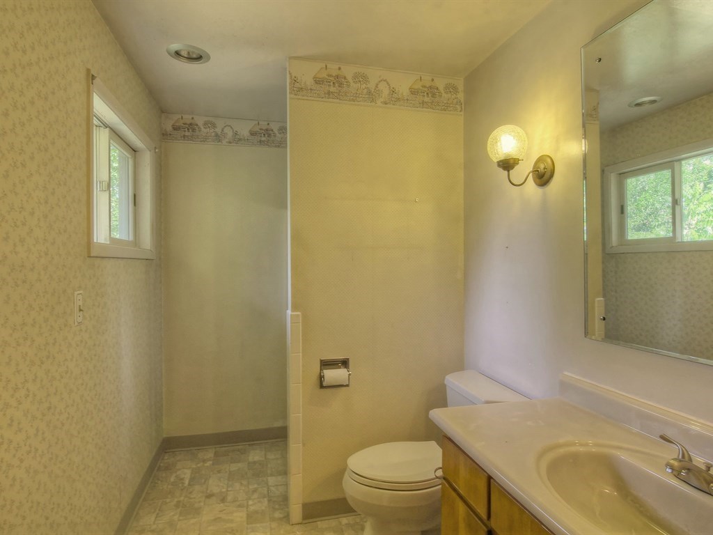 1012 North Locust Road Spokane, WA 99206 - Photo 11 of 20