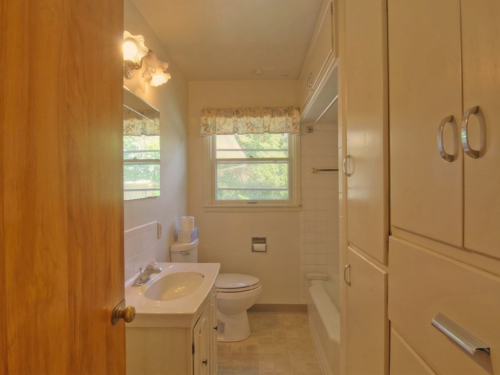 1012 North Locust Road Spokane, WA 99206 - Photo 8 of 20