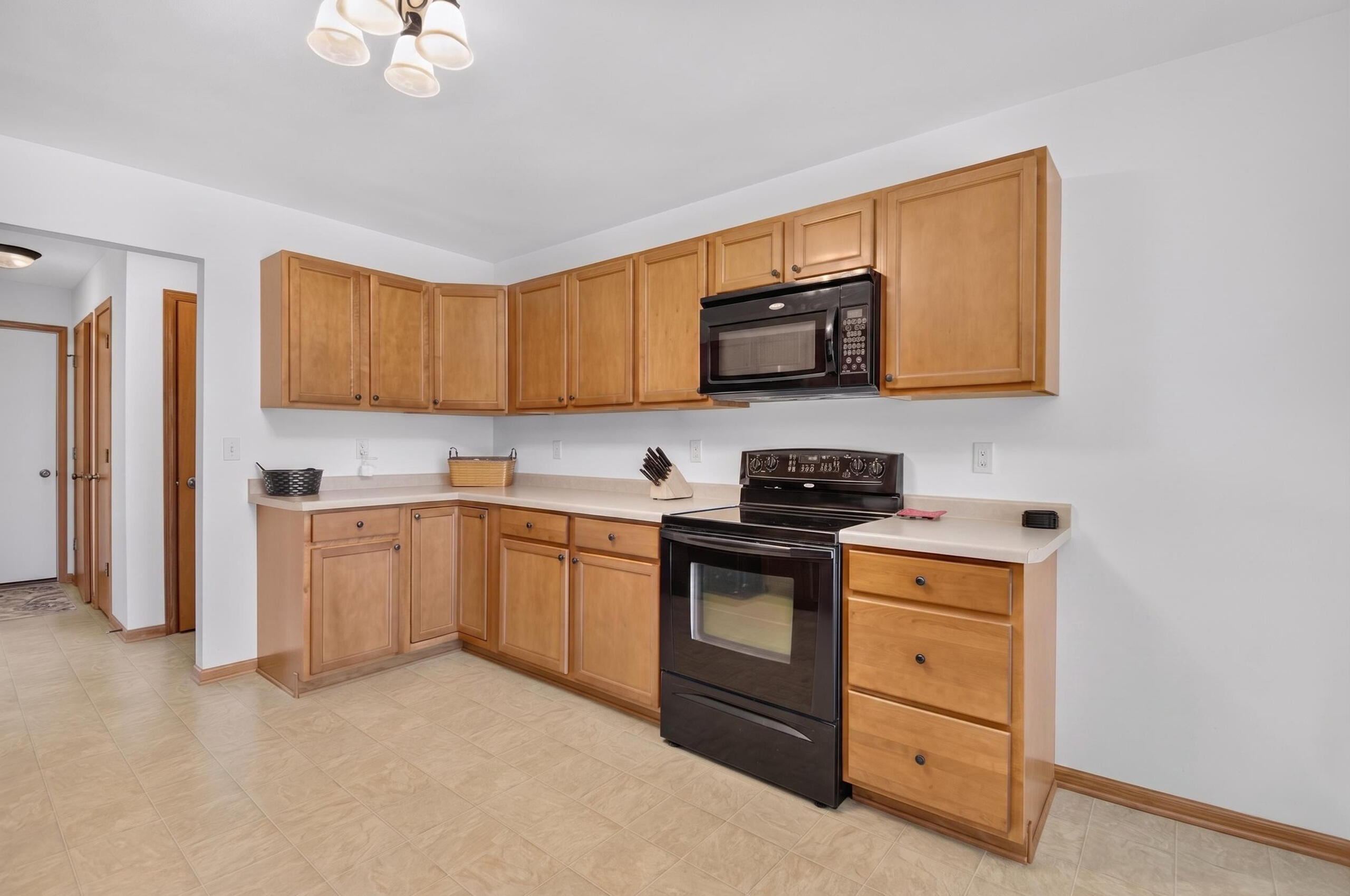 9300 63rd Street Kenosha, WI 53142 - Photo 9 of 24 IMG_4695