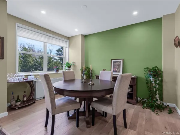 $898,000 | 1 Kensington Gate, Unit PH 14, Great Neck, NY 11021