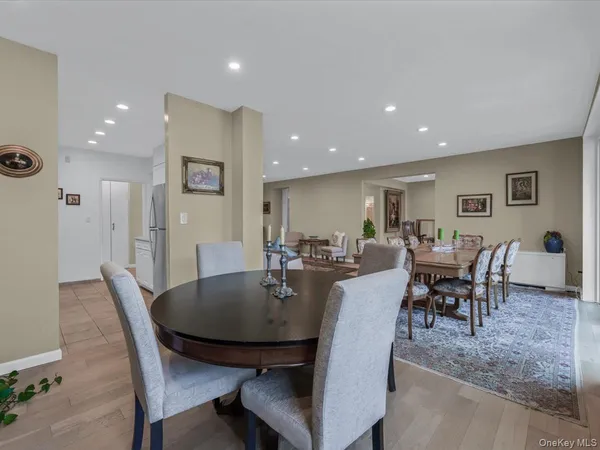 $898,000 | 1 Kensington Gate, Unit PH 14, Great Neck, NY 11021