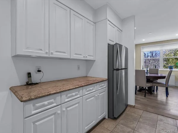 $898,000 | 1 Kensington Gate, Unit PH 14, Great Neck, NY 11021