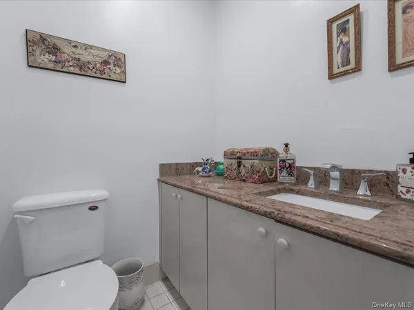 $898,000 | 1 Kensington Gate, Unit PH 14, Great Neck, NY 11021