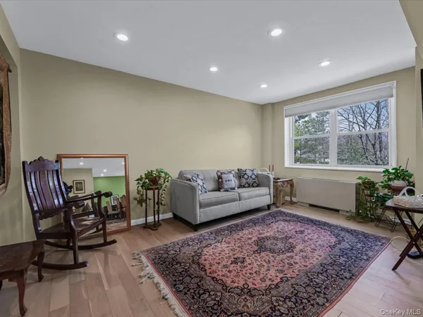 $898,000 | 1 Kensington Gate, Unit PH 14, Great Neck, NY 11021