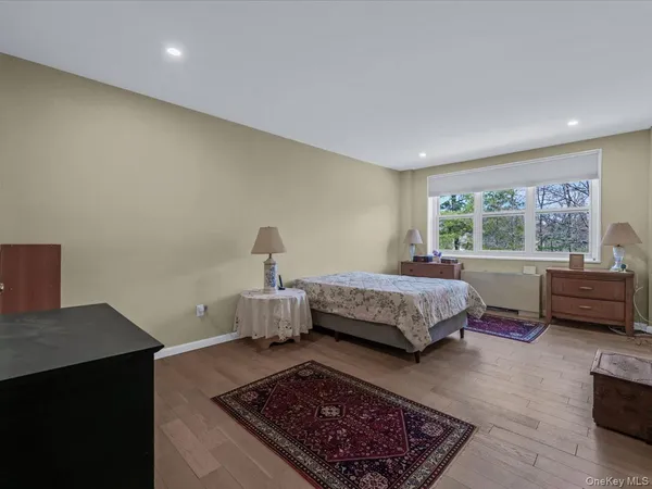$898,000 | 1 Kensington Gate, Unit PH 14, Great Neck, NY 11021