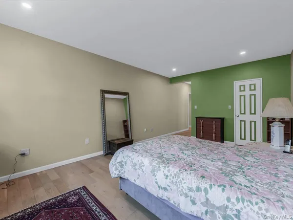 $898,000 | 1 Kensington Gate, Unit PH 14, Great Neck, NY 11021