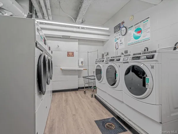 $898,000 | 1 Kensington Gate, Unit PH 14, Great Neck, NY 11021