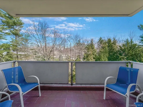 $898,000 | 1 Kensington Gate, Unit PH 14, Great Neck, NY 11021