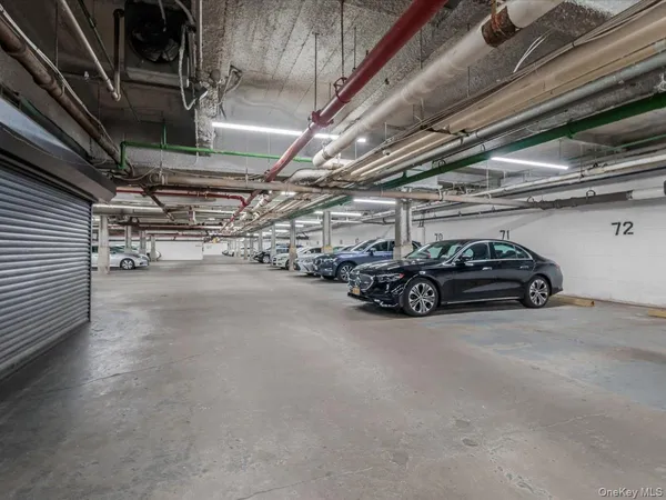 $898,000 | 1 Kensington Gate, Unit PH 14, Great Neck, NY 11021