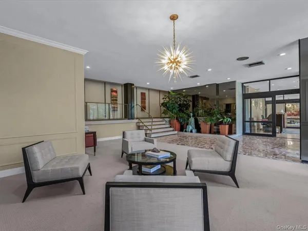 $898,000 | 1 Kensington Gate, Unit PH 14, Great Neck, NY 11021