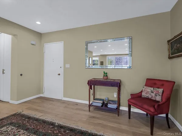 $898,000 | 1 Kensington Gate, Unit PH 14, Great Neck, NY 11021