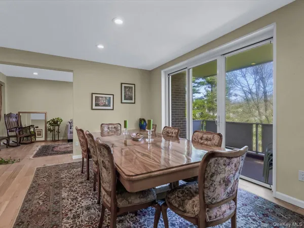 $898,000 | 1 Kensington Gate, Unit PH 14, Great Neck, NY 11021