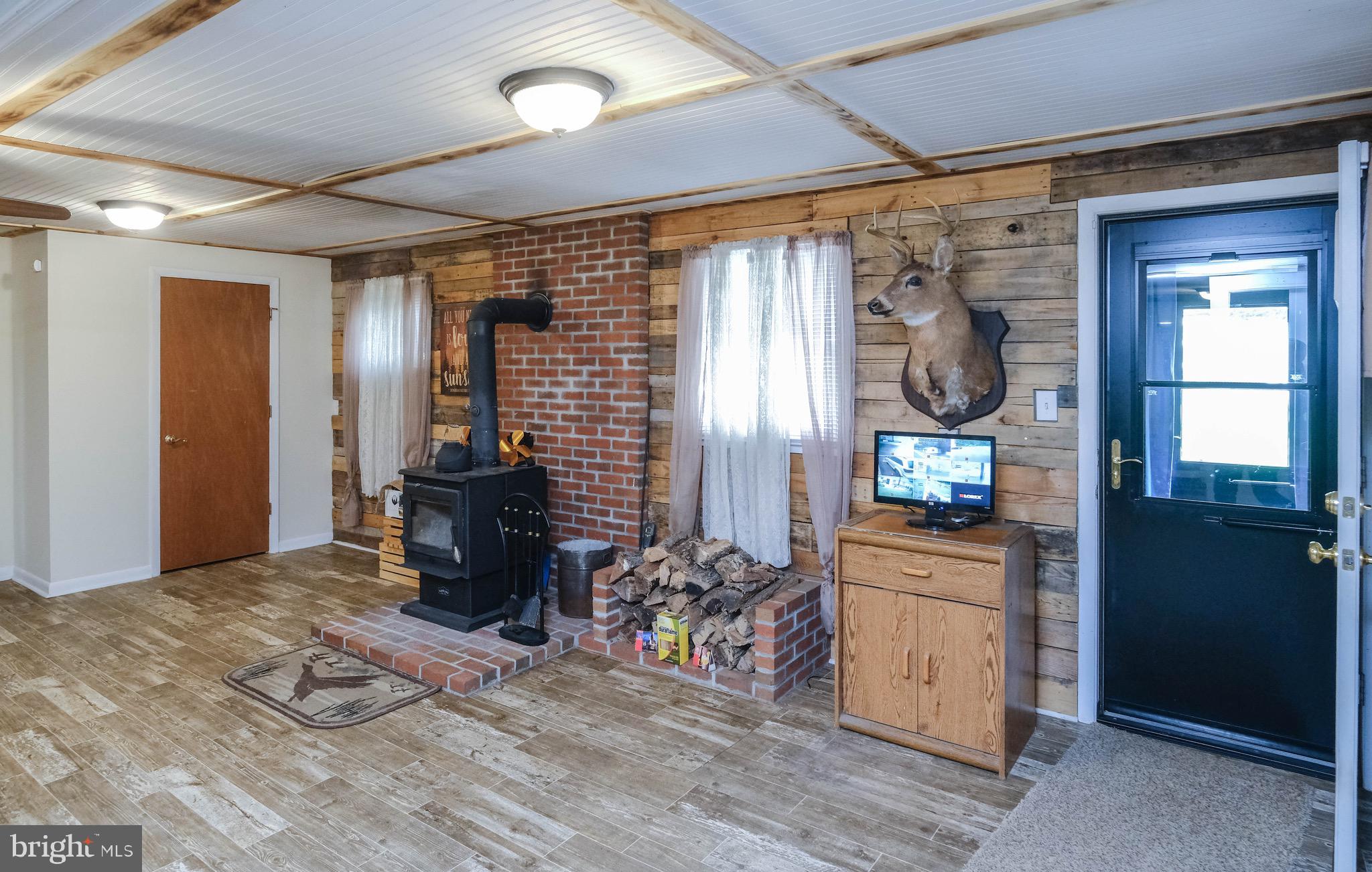 83 Hostler Road Harpers Ferry, WV 25425 - Photo 22 of 49 family room