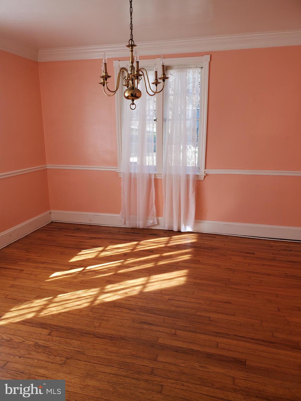 2446 Pickwick Road Baltimore, MD 21207 - Photo 11 of 14 Dining Room