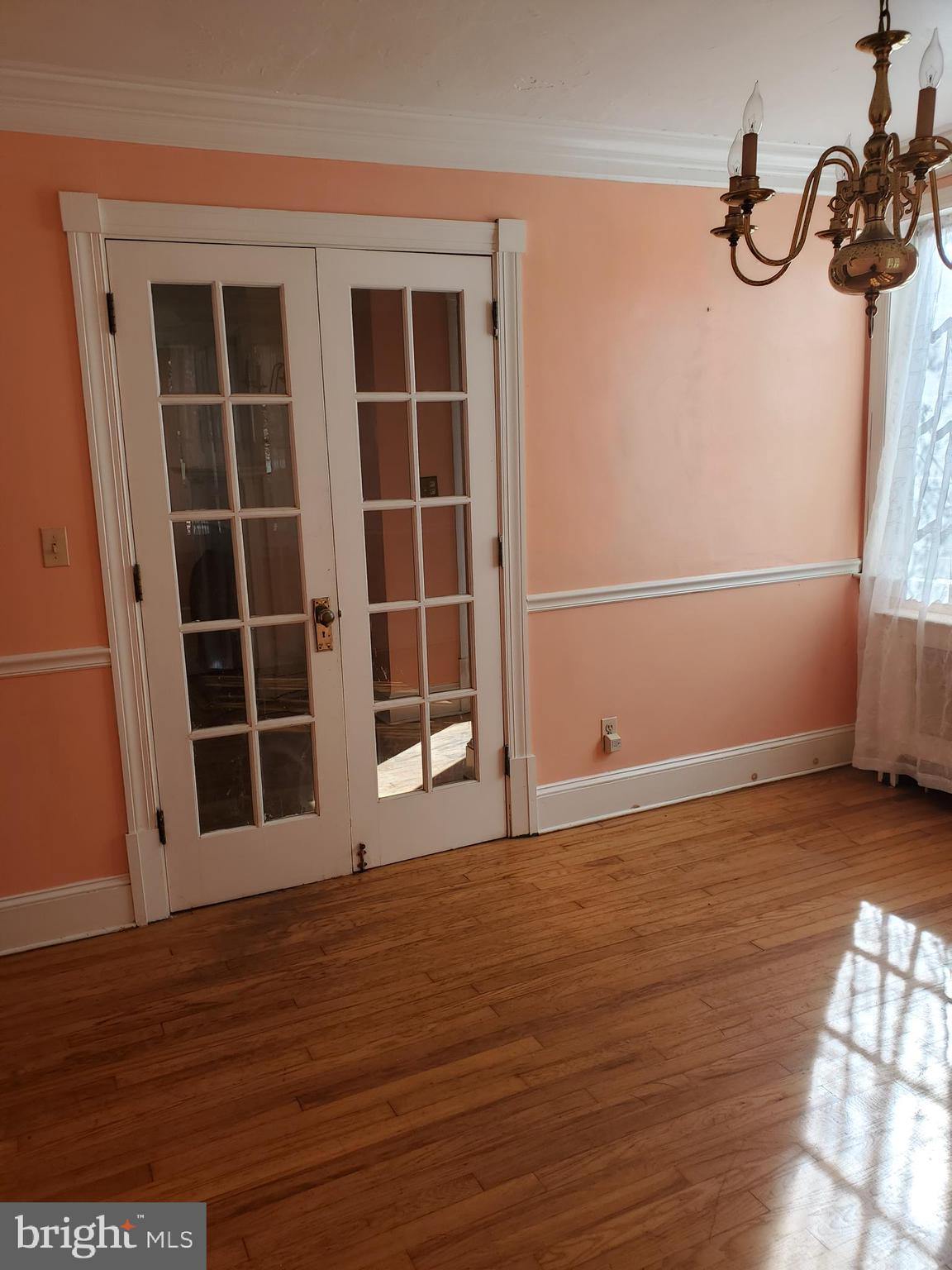 2446 Pickwick Road Baltimore, MD 21207 - Photo 10 of 14 Dining Room