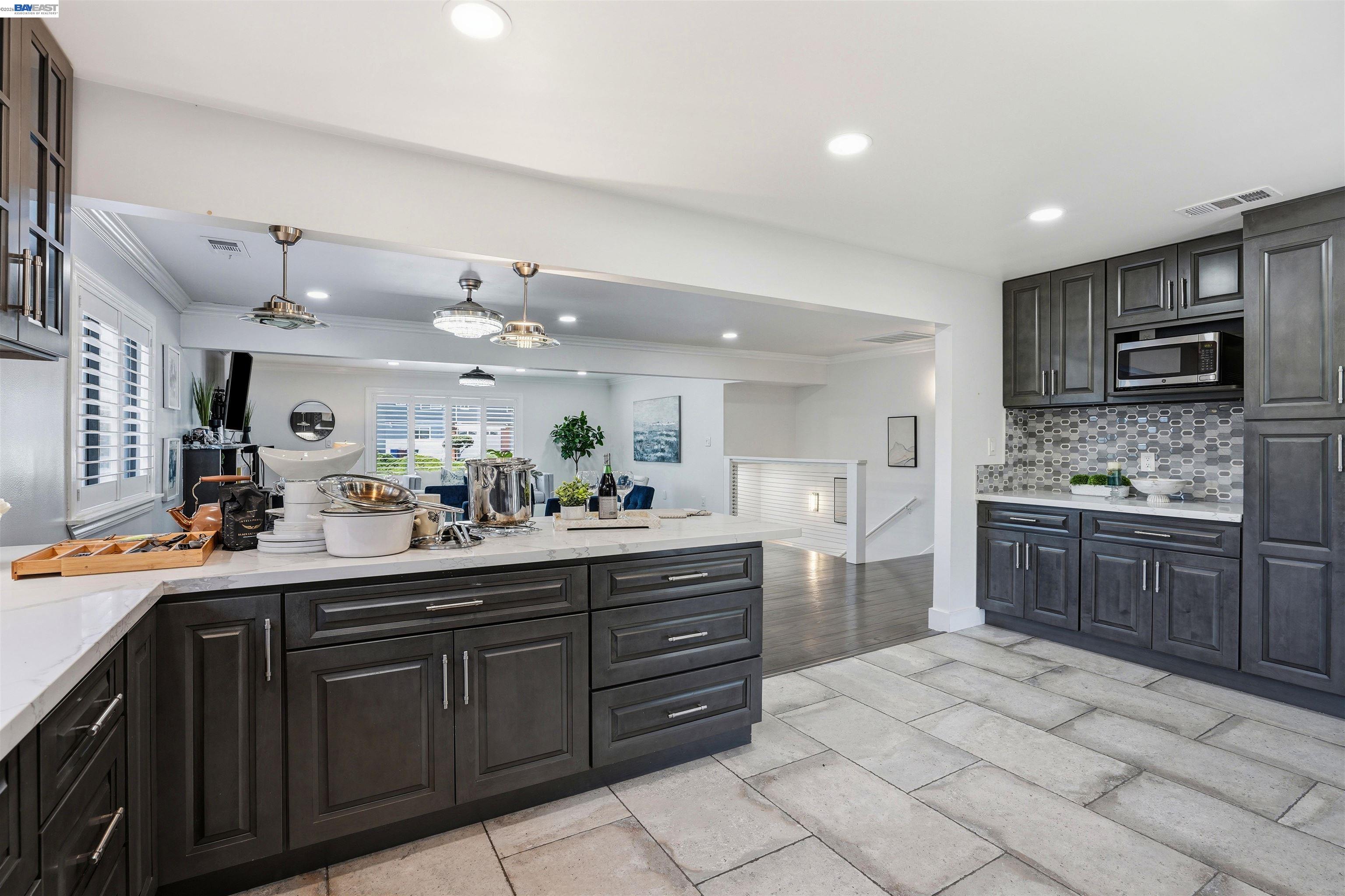 3910 Oak Hill Road Oakland, CA 94605 - Photo 8 of 28