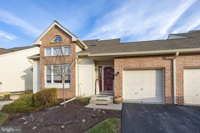 $335,000 | 319 Surrey Place, Macungie, PA 18062