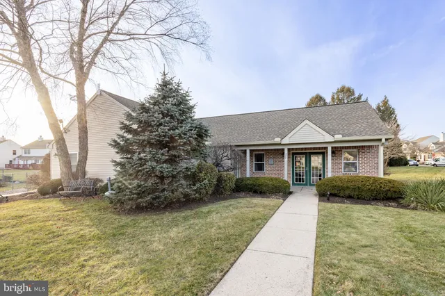 $335,000 | 319 Surrey Place, Macungie, PA 18062