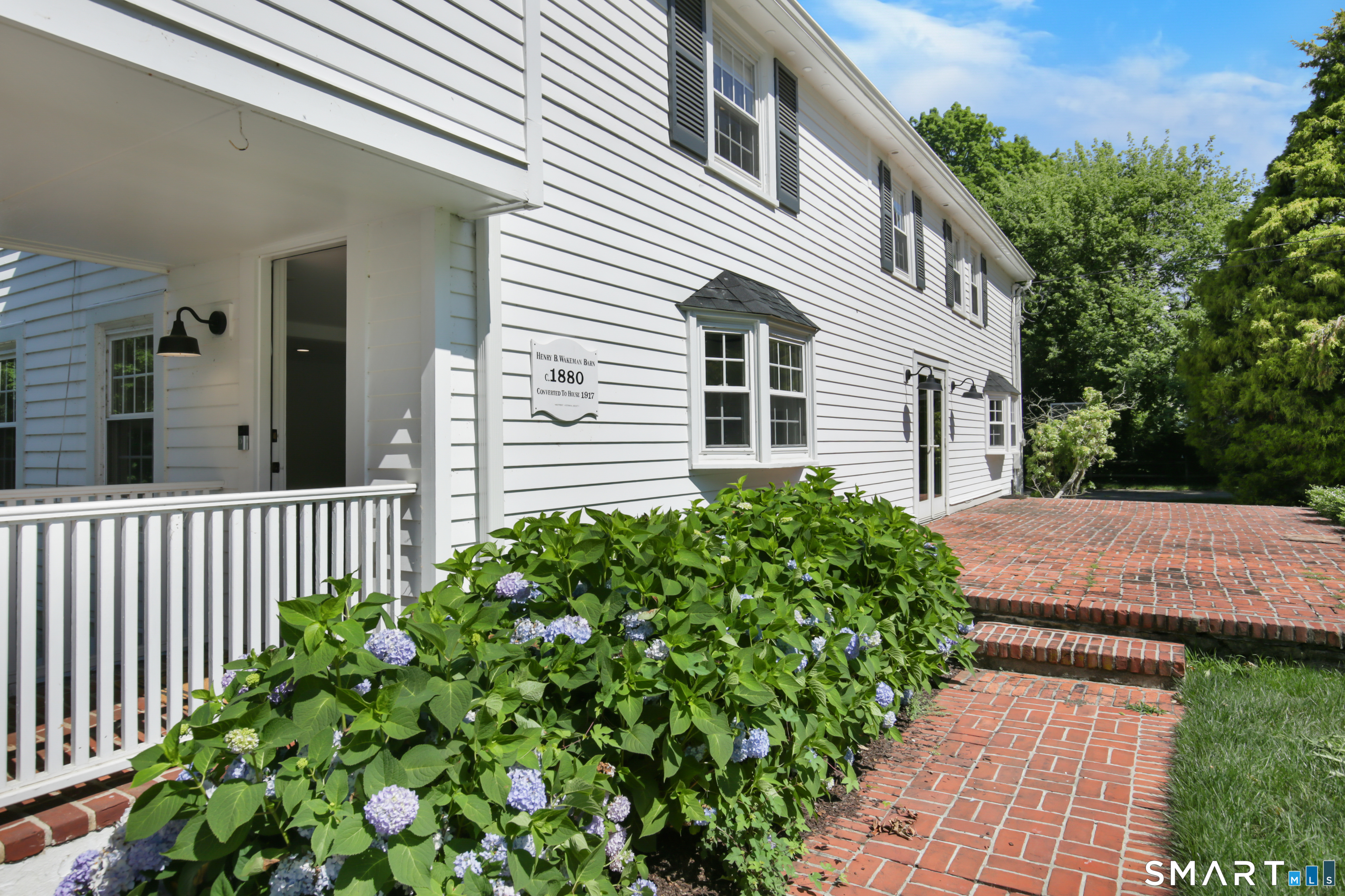 4 Wake Robin Road Westport, CT 06880 - Photo 2 of 27