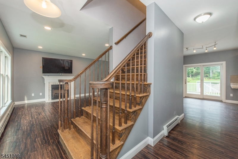 157 Halsey Road Newton, NJ 07860 - Photo 4 of 32 Gallery Image 4