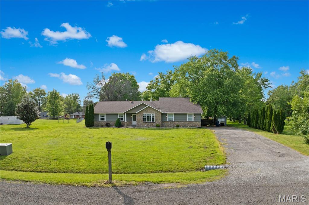 511 Coventry Road Troy, IL 62294 - Photo 4 of 52 Gallery Image 4