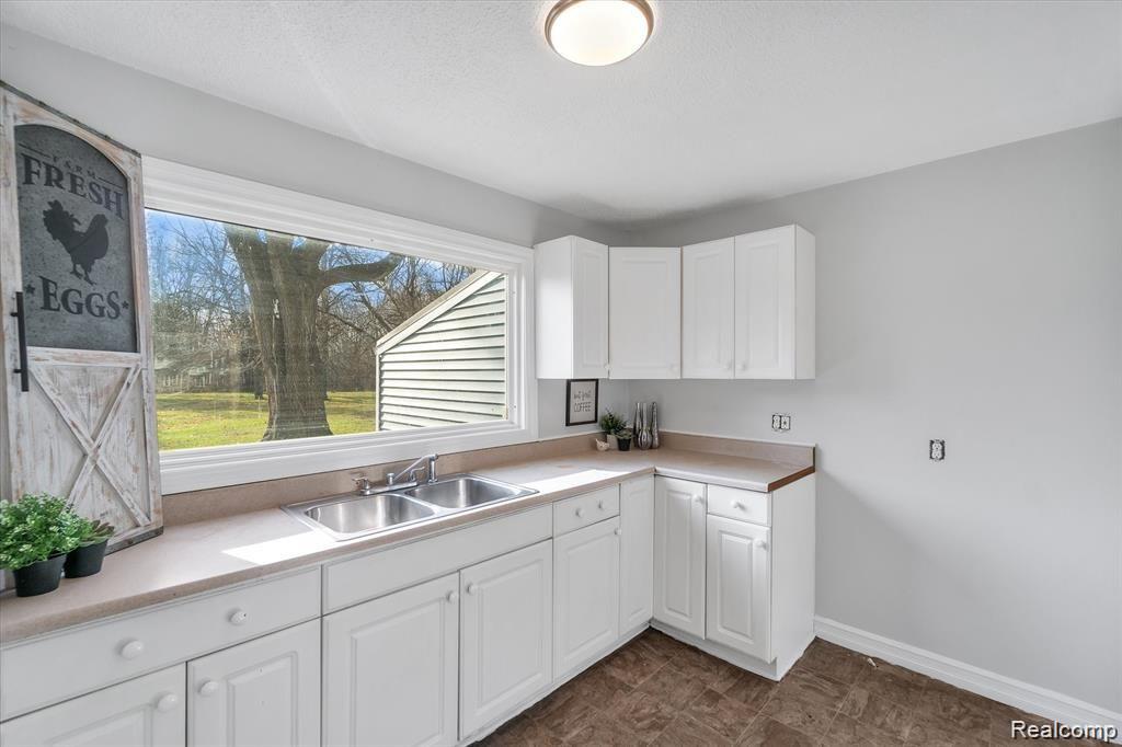 823 West Silver Lake Road Fenton, MI 48430 - Photo 18 of 31