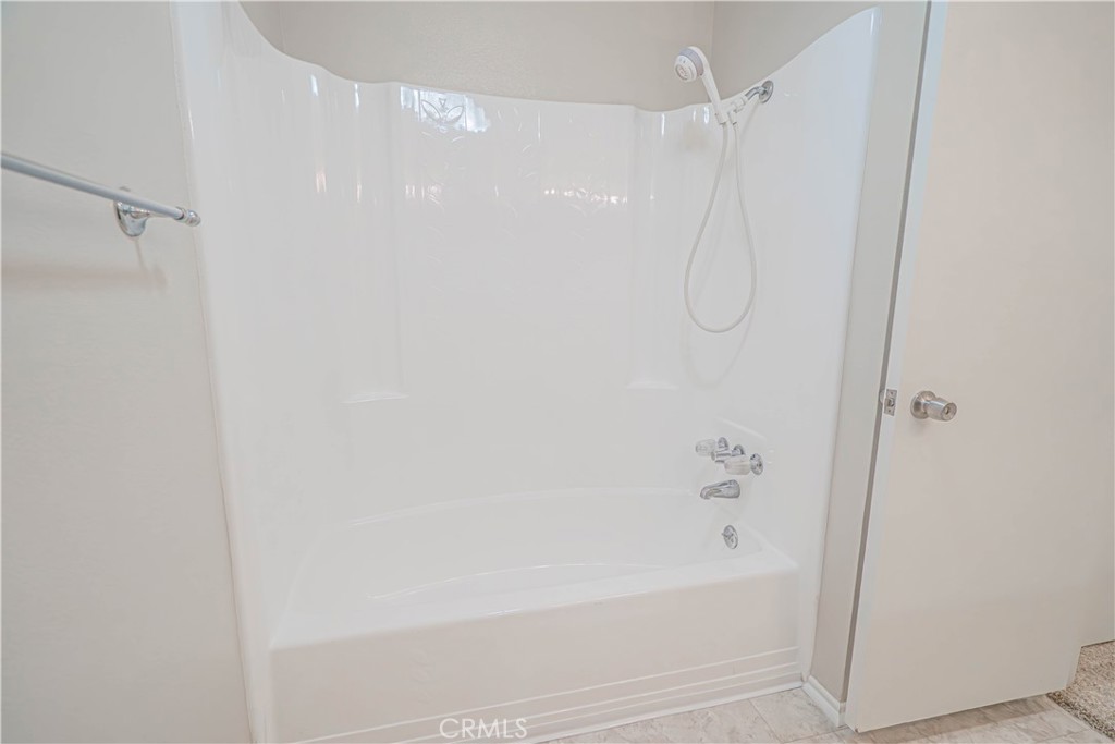 19433 Oak Crossing Road Newhall, CA 91321 - Photo 23 of 53 hallway shower/tub