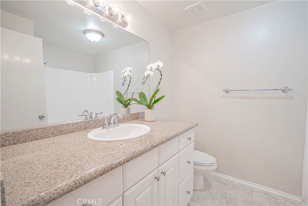 19433 Oak Crossing Road Newhall, CA 91321 - Photo 25 of 51 hallway / guest bathroom