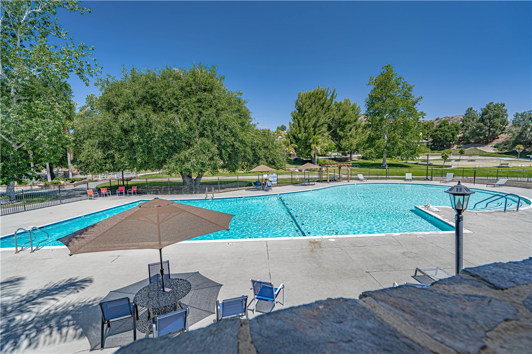 19433 Oak Crossing Road Newhall, CA 91321 - Photo 35 of 51 community pool