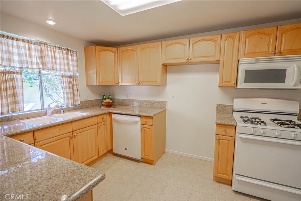 19433 Oak Crossing Road Newhall, CA 91321 - Photo 8 of 53 kitchen