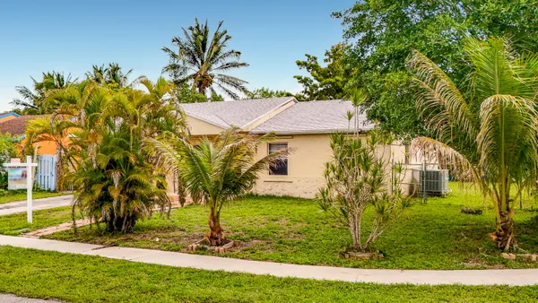 a view of a house with a yard